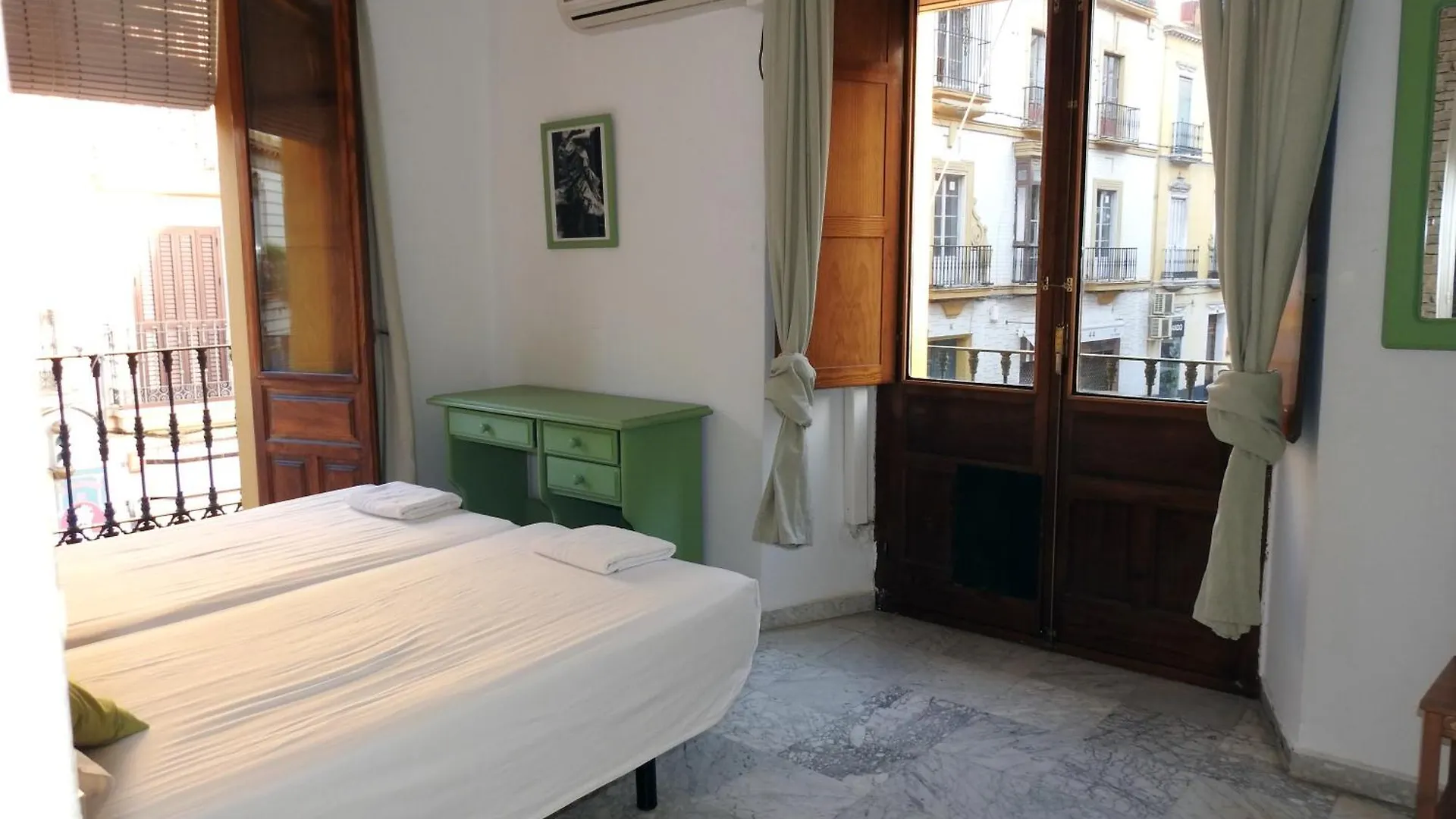 Apartamento En Sevilla Centro Con Vistas A La Plaza Alameda De Hercules - Hasta 7 Personas