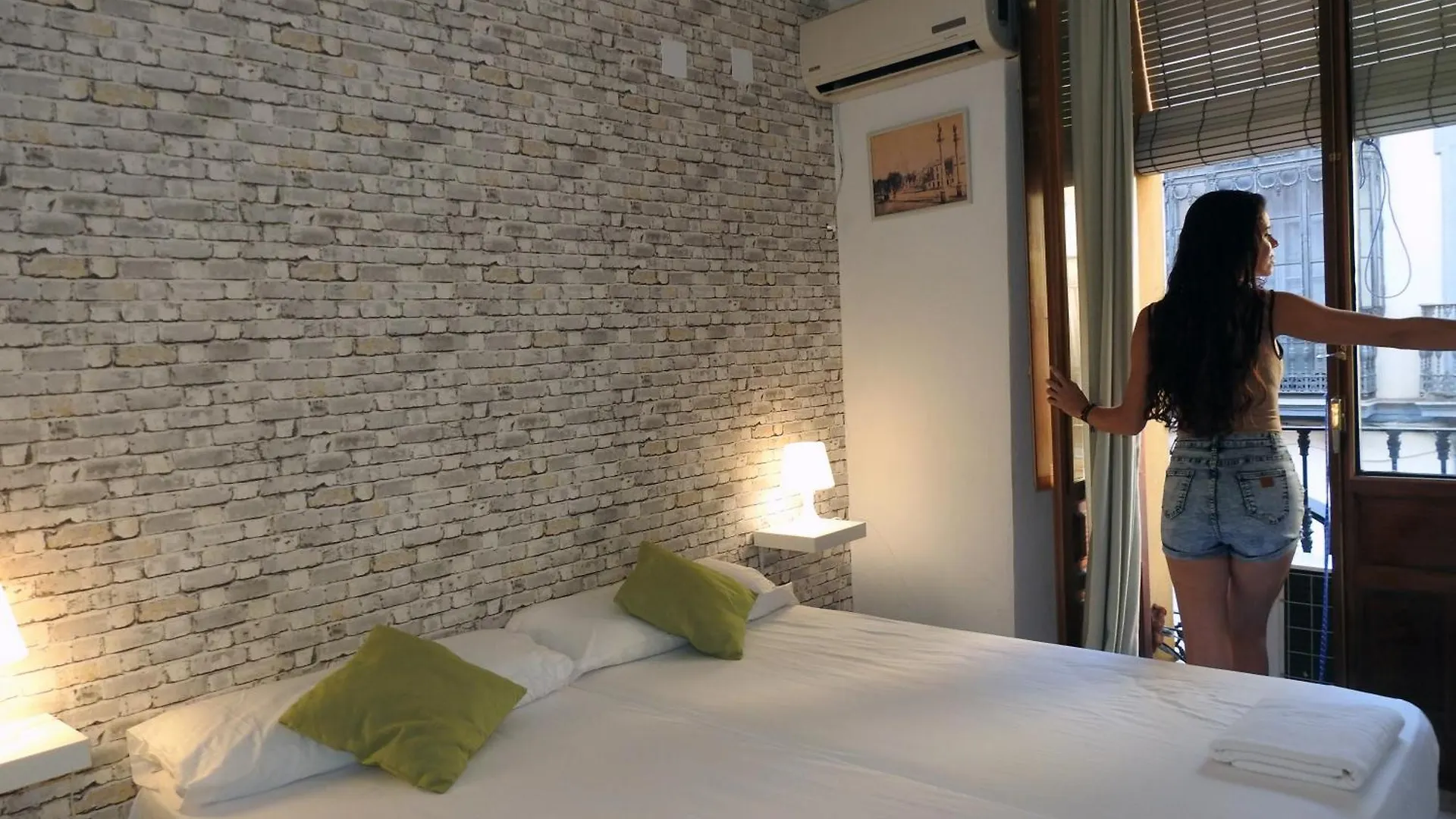 Apartamento En Sevilla Centro Con Vistas A La Plaza Alameda De Hercules - Hasta 7 Personas Spain
