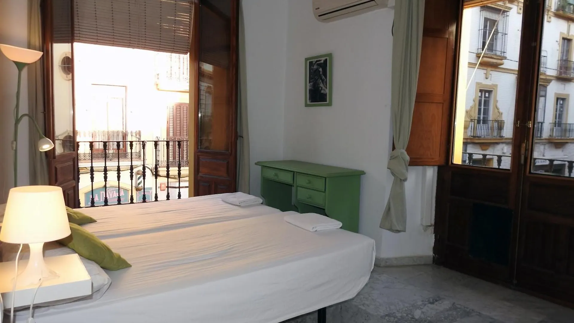 Apartamento En Sevilla Centro Con Vistas A La Plaza Alameda De Hercules - Hasta 7 Personas 0*, Seville Spain